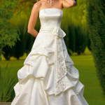 Beautiful Strapless wedding dress Wavy Skirt