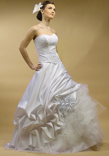 Sweetheart neckline ruffles curtain skirt best wedding gown