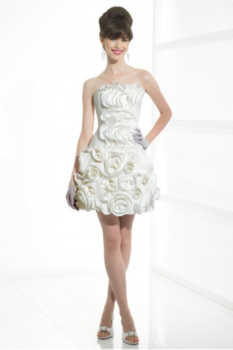 Short wedding dresses are one of style of unique wedding dresses