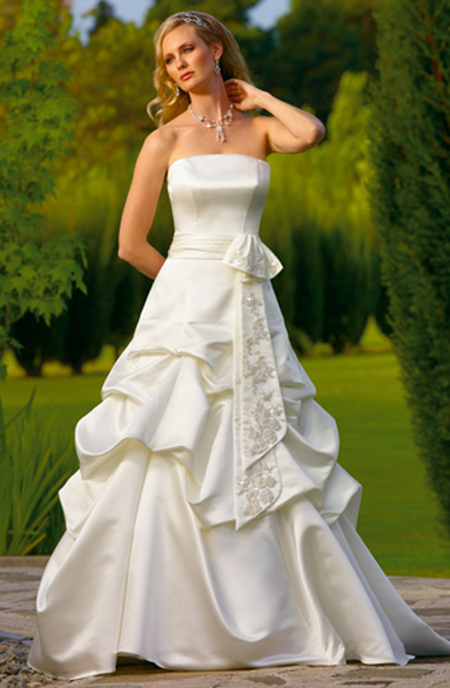 Beautiful Strapless wedding dress Wavy Skirt
